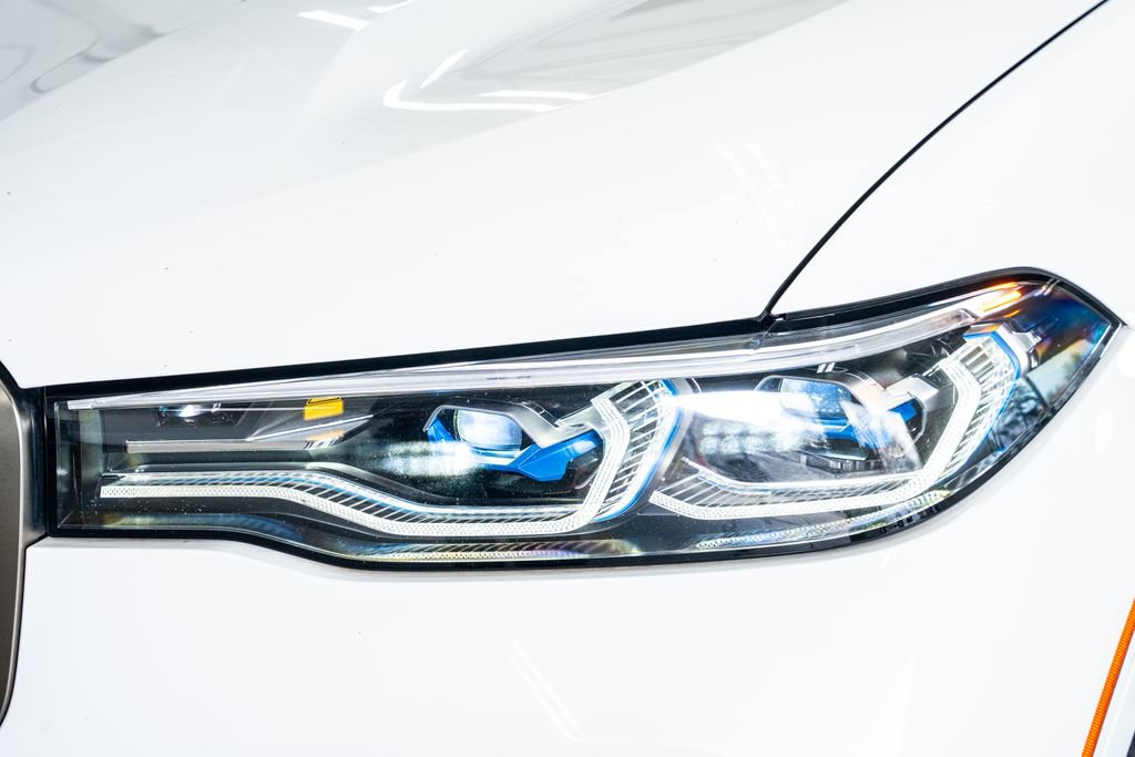 Used 2021 BMW X7 M50i w/ Executive Package AWD/4WD image 13