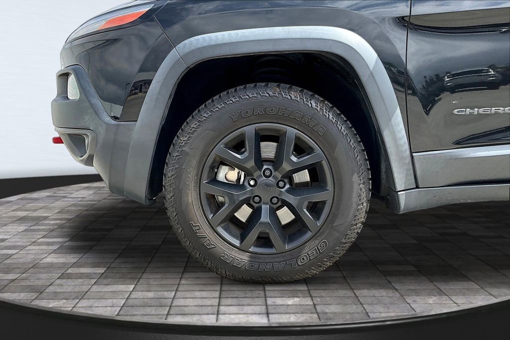 Used 2016 Jeep Cherokee Trailhawk w/ Comfort/Convenience Group image 32