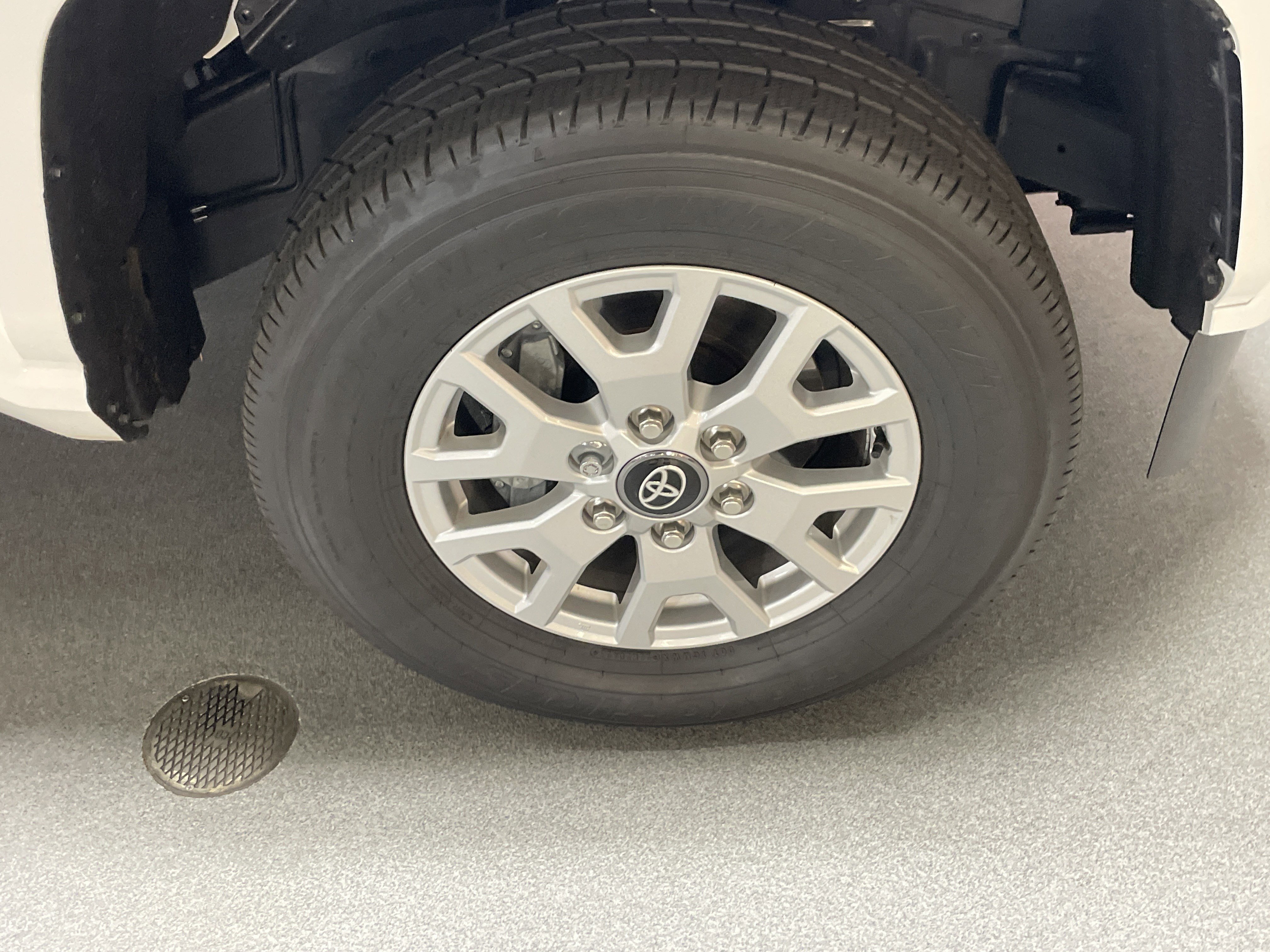 Used 2025 Toyota Tacoma SR5 AWD/4WD image 6
