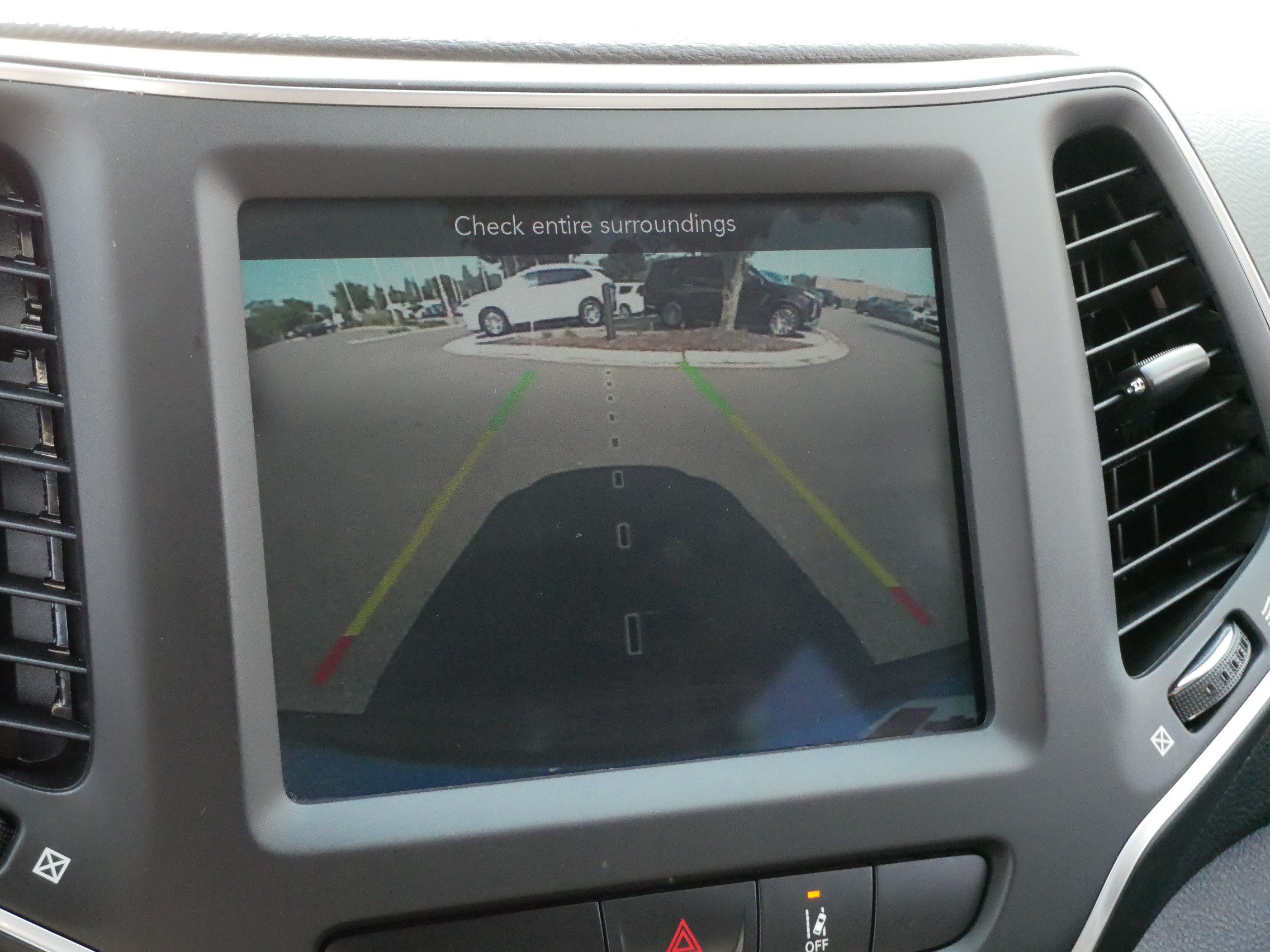 Used 2022 Jeep Cherokee Latitude AWD/4WD image 29