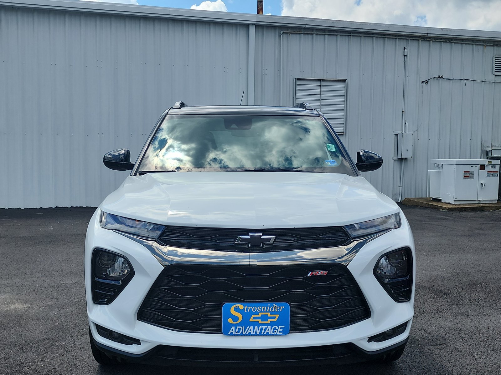 Used 2023 Chevrolet TrailBlazer RS w/ Sun and Liftgate Package AWD/4WD image 8