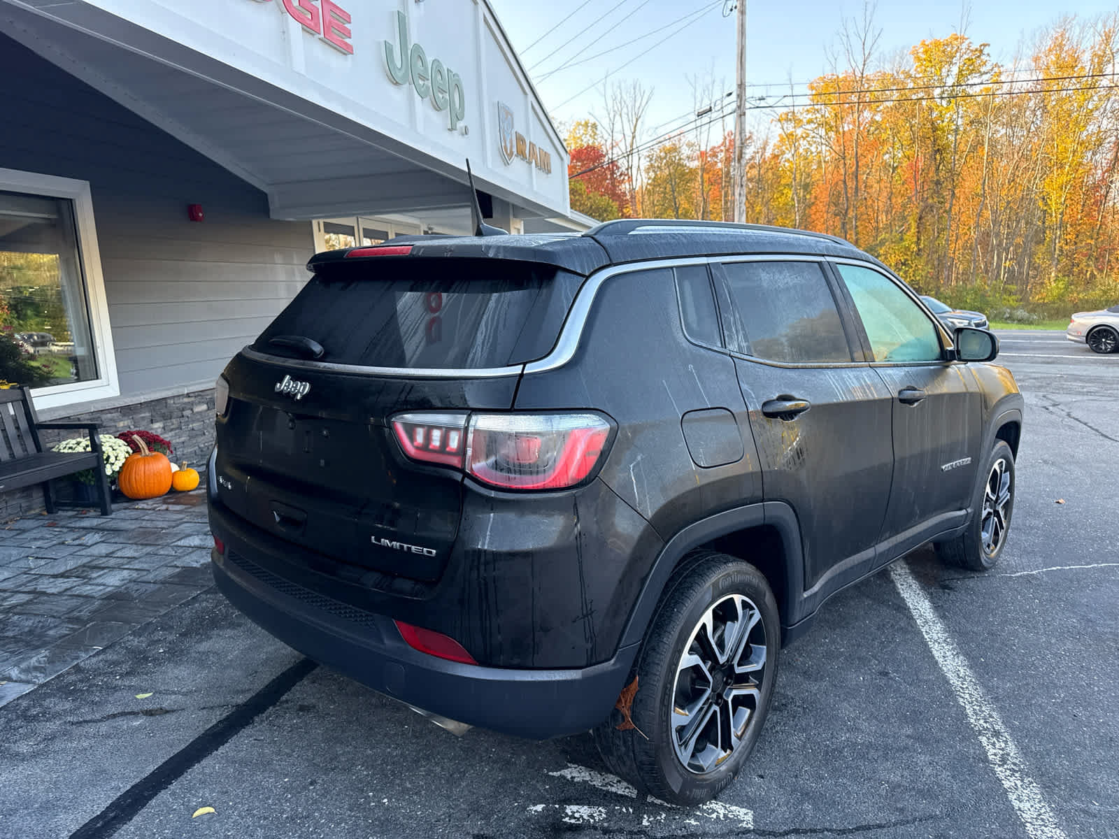 Used 2022 Jeep Compass Limited w/ Sun and Sound Group AWD/4WD image 3
