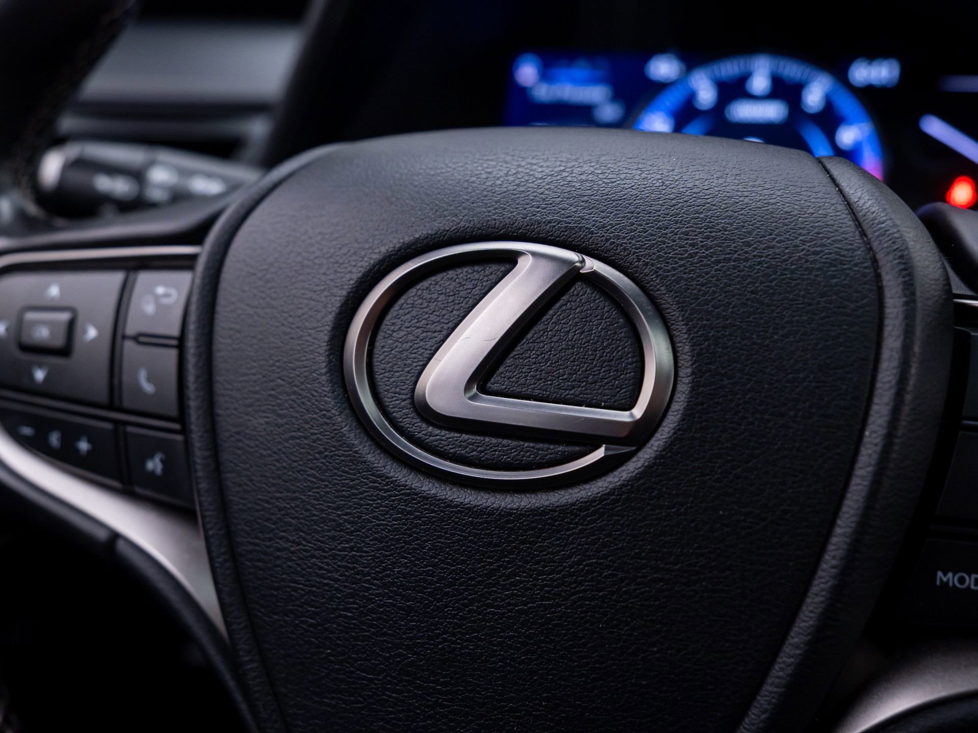 Used 2021 Lexus UX 200 w/ Accessory Package (Z1) image 30