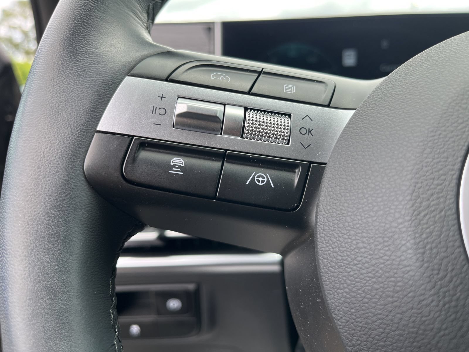 Used 2025 Hyundai Tucson Limited AWD/4WD image 16