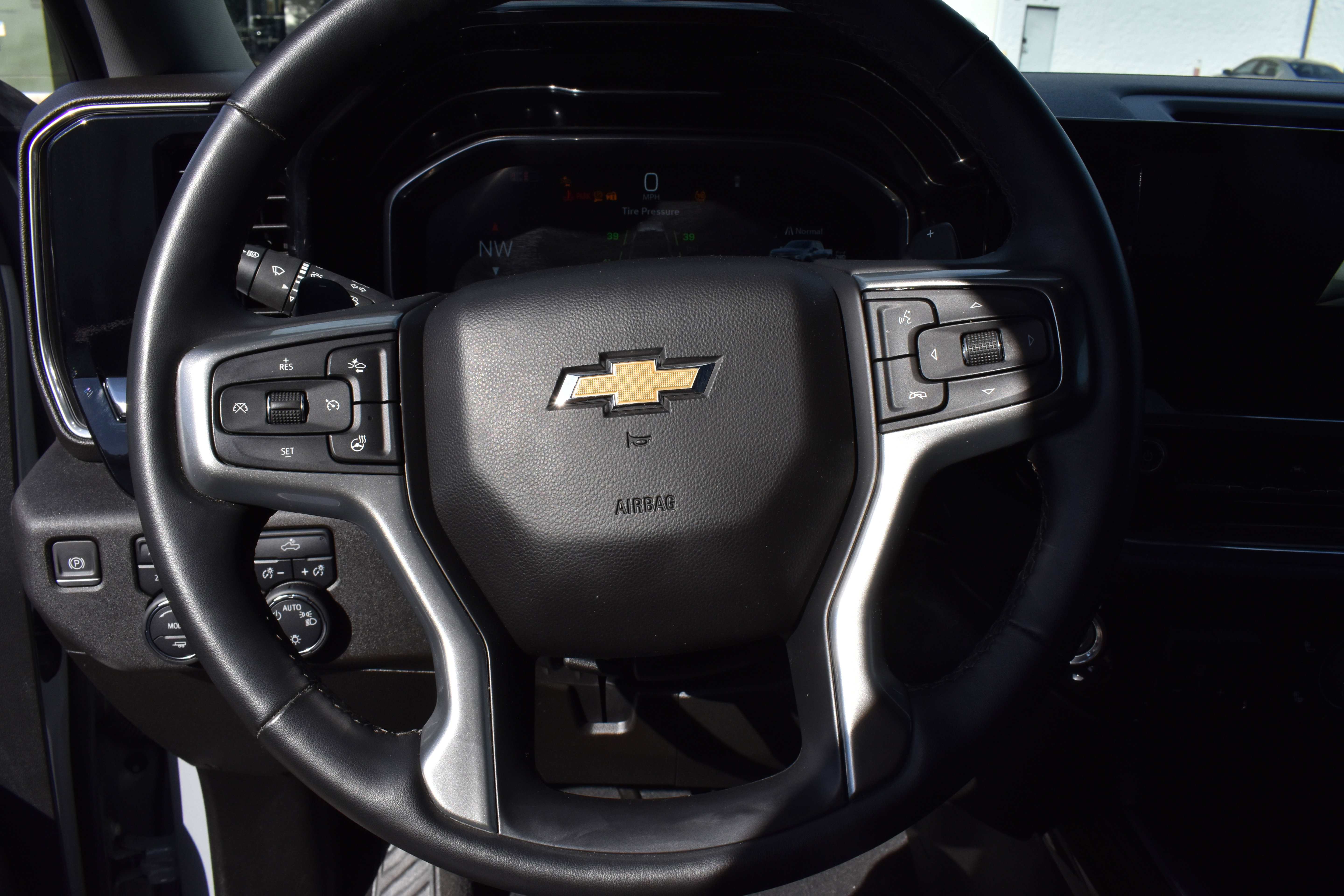 Used 2024 Chevrolet Silverado 1500 LT w/ Z71 Off-Road Package image 13