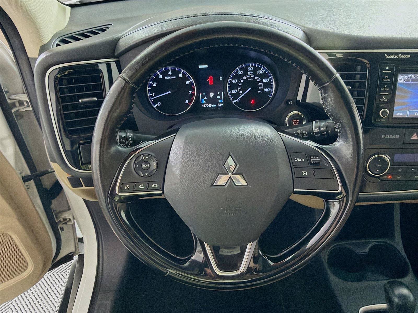 Used 2016 Mitsubishi Outlander SEL AWD/4WD image 3