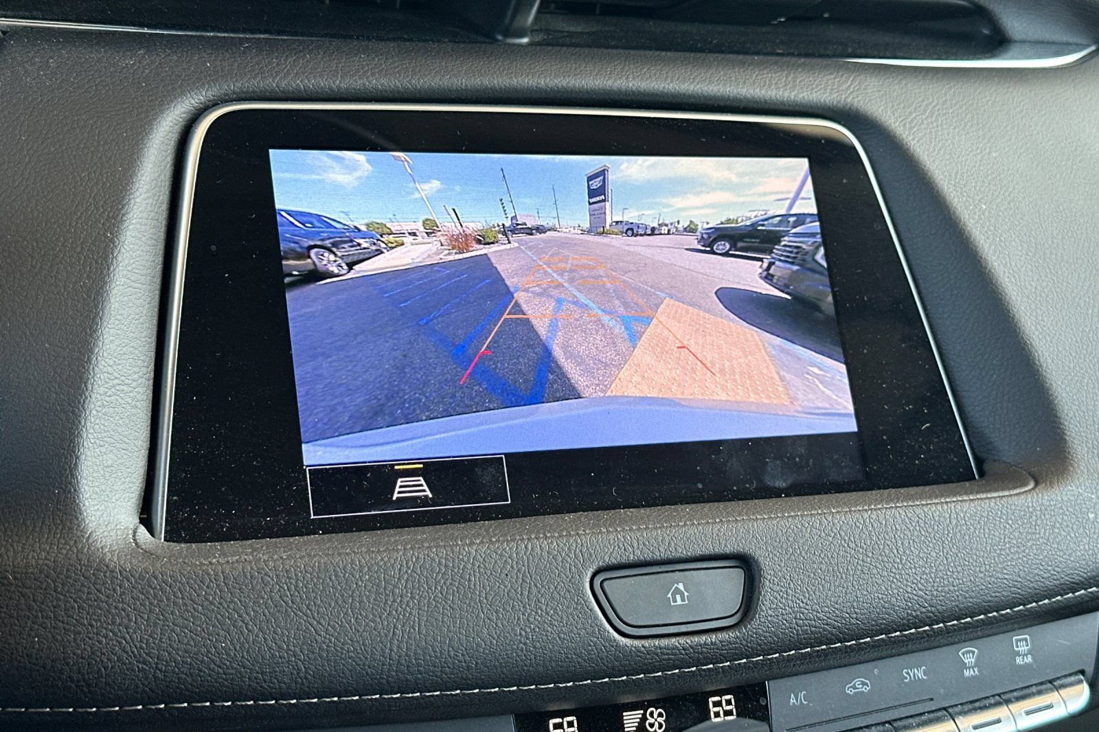 Used 2022 Cadillac XT4 Luxury w/ Cold Weather Package FWD image 26