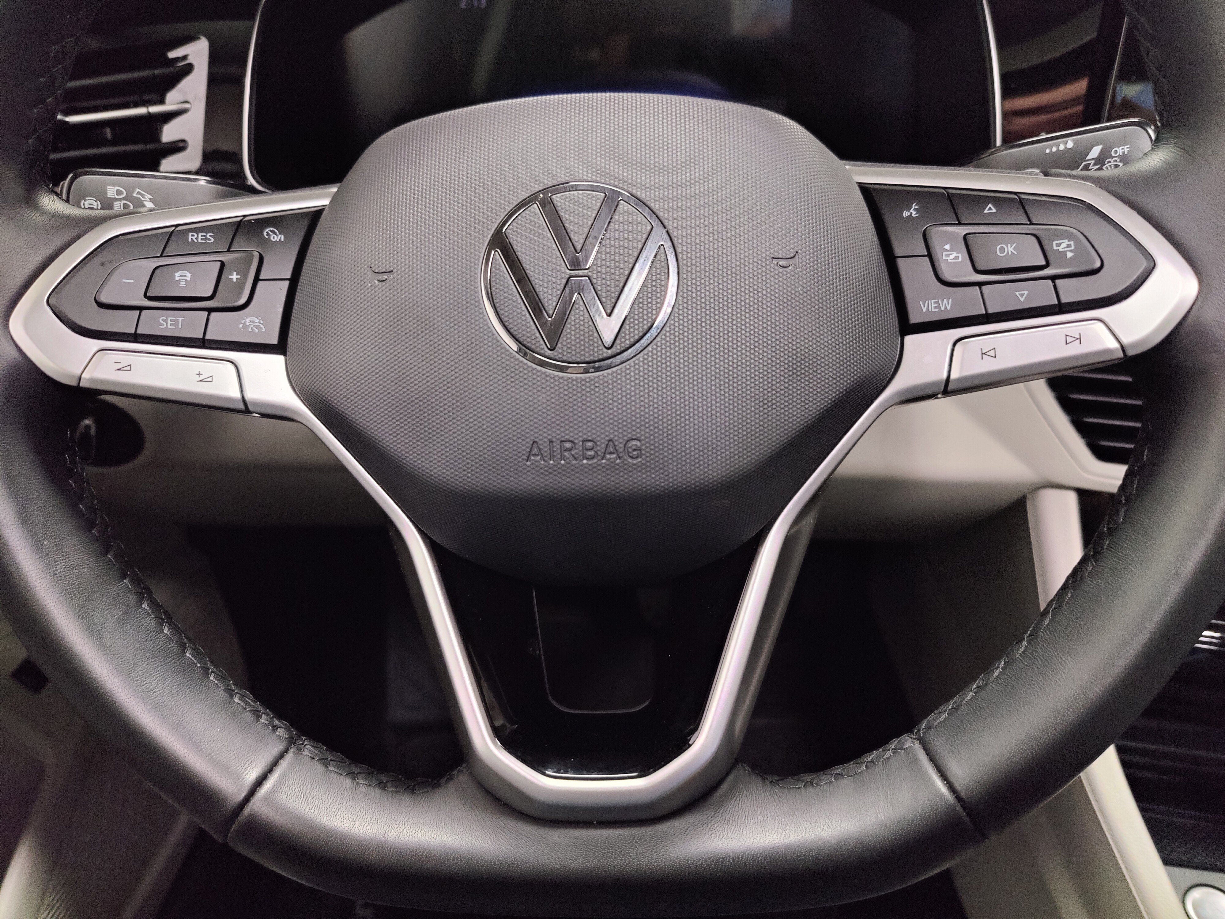 Used 2026 Volkswagen Jetta SE FWD image 24