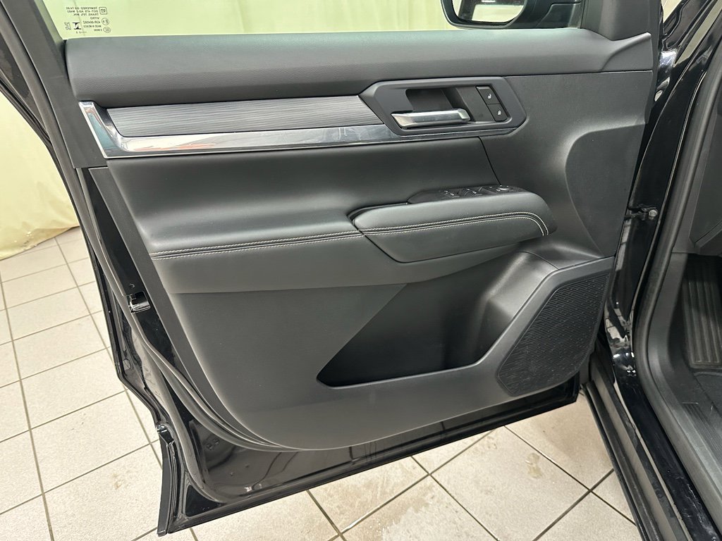 Used 2025 GMC Terrain Elevation AWD/4WD image 30