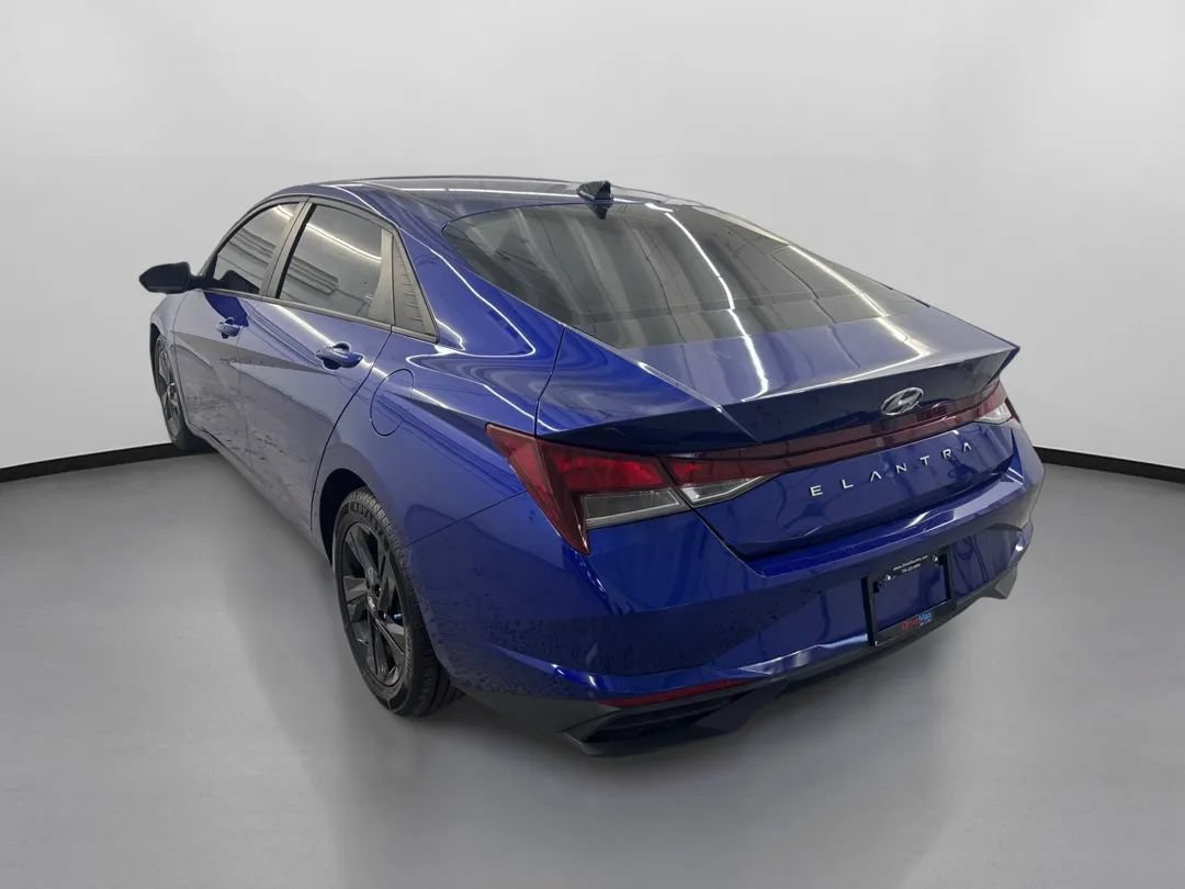 Used 2023 Hyundai Elantra SEL w/ Cargo Package FWD image 7