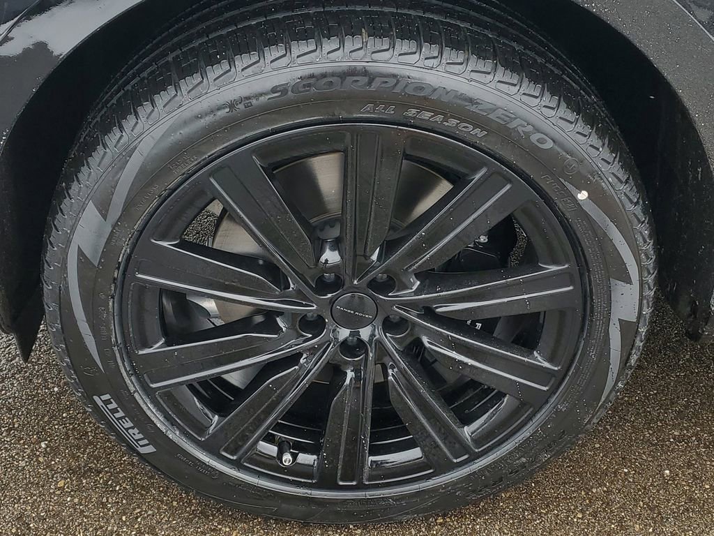 New 2026 Land Rover Range Rover SE image 4