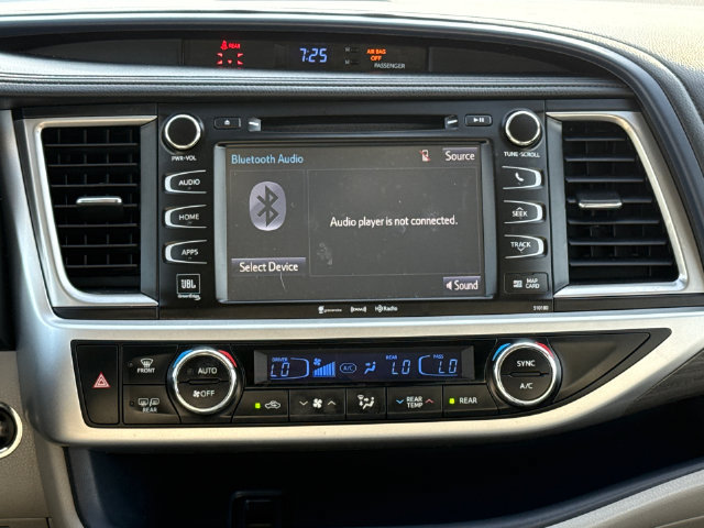 Used 2018 Toyota Highlander Limited Platinum AWD/4WD image 12