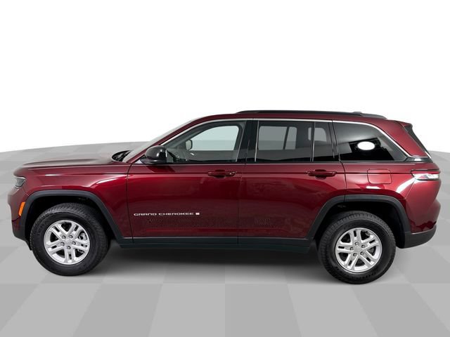 Used 2025 Jeep Grand Cherokee Laredo AWD/4WD image 5