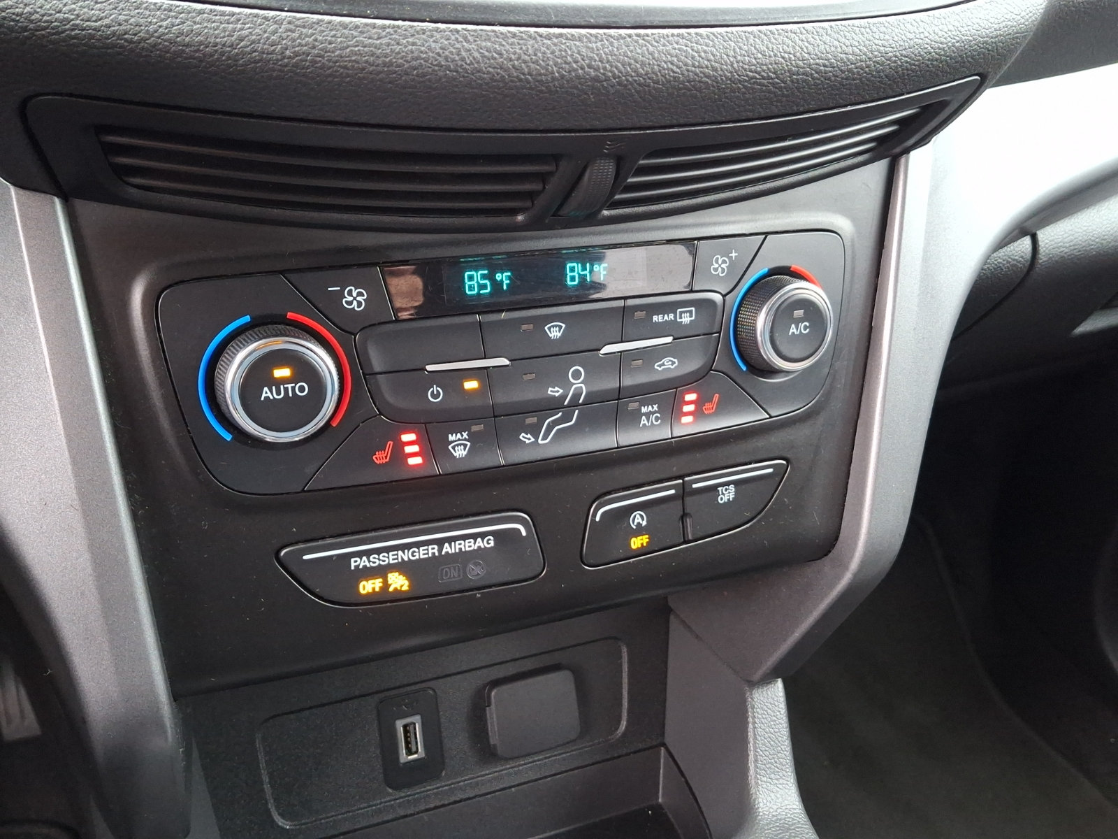 Used 2017 Ford Escape SE w/ SE Leather Comfort Package AWD/4WD image 15