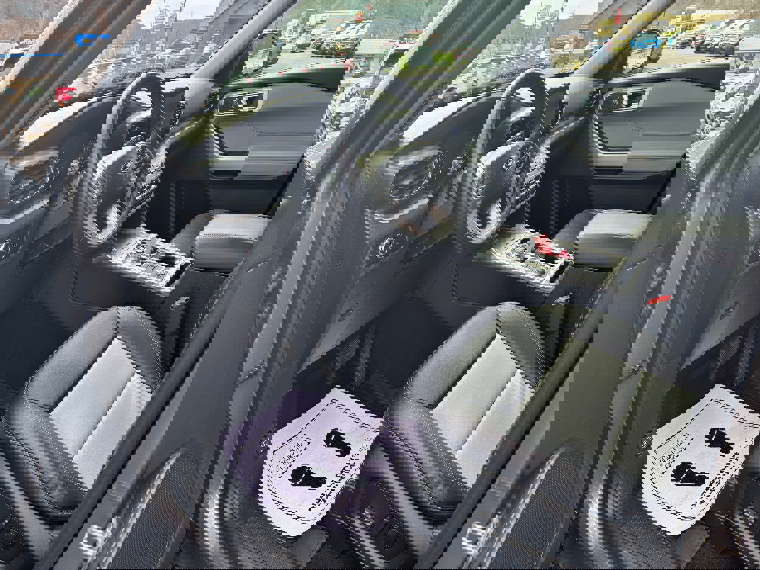 Used 2023 Ford Explorer XLT w/ Equipment Group 202A image 12