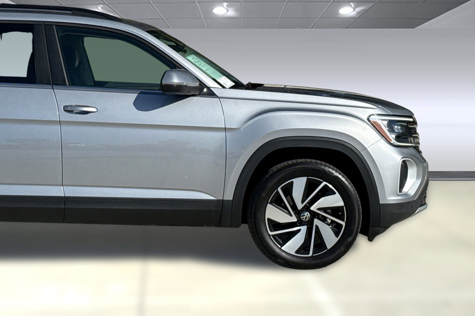 Used 2025 Volkswagen Atlas SE AWD/4WD image 35
