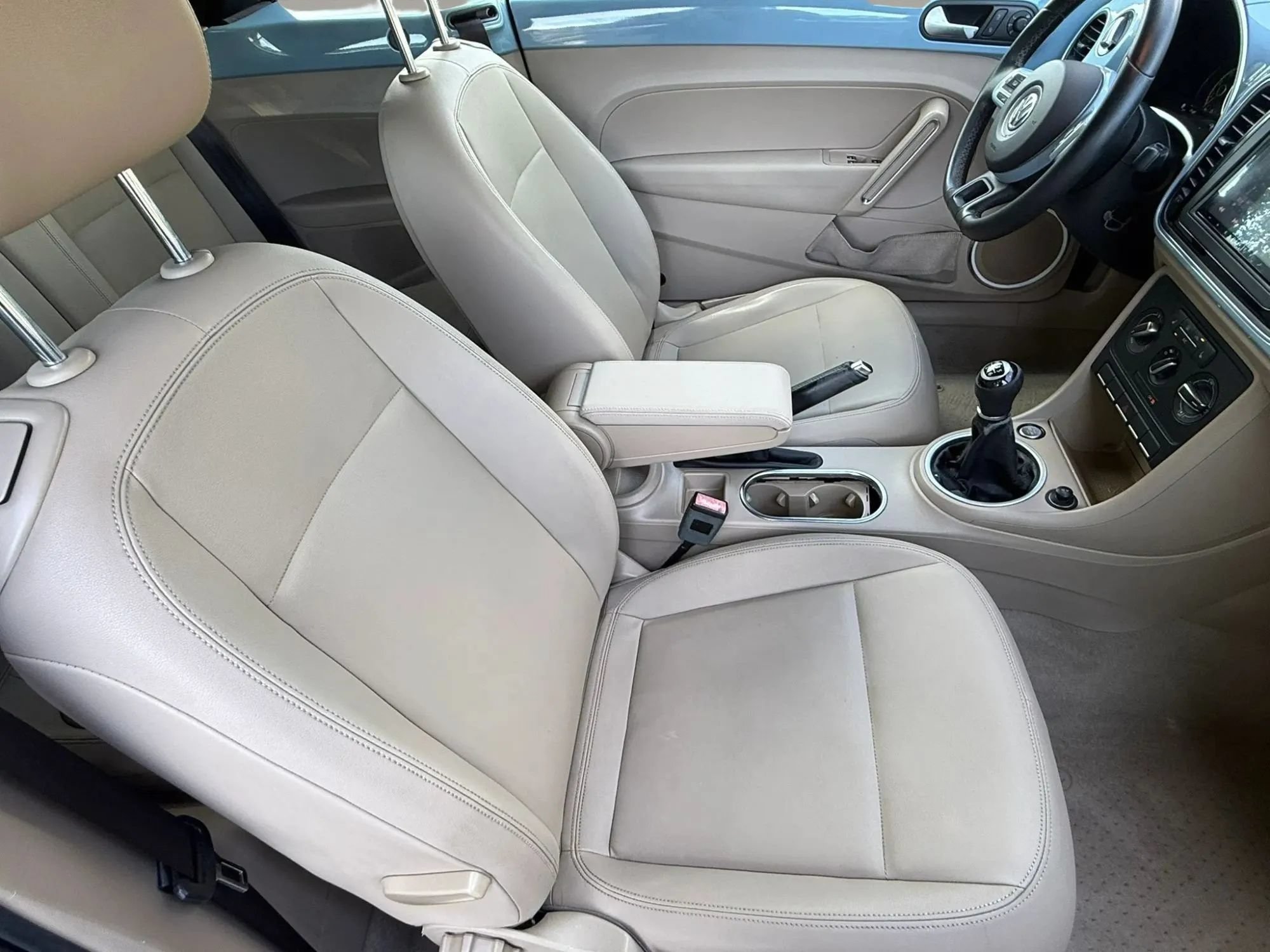 Used 2013 Volkswagen Beetle TDI FWD image 21
