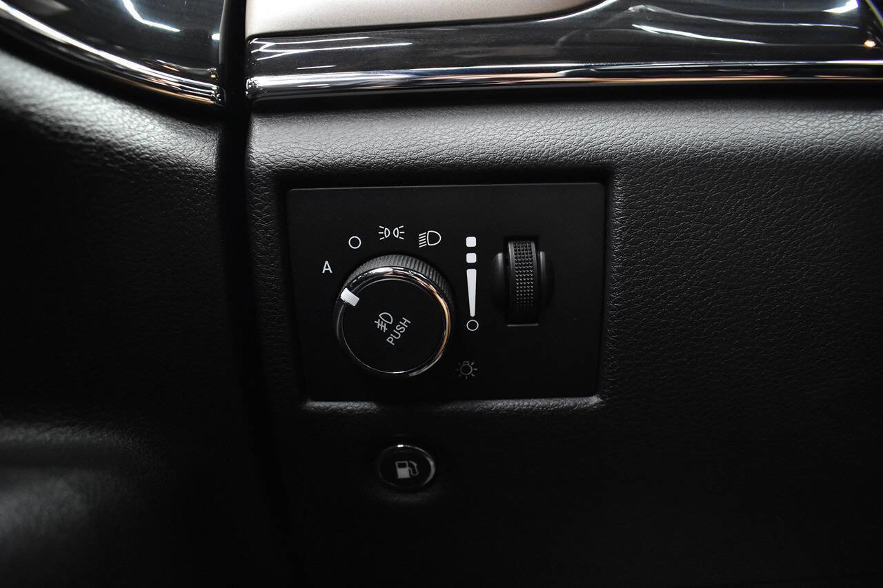 Used 2017 Jeep Grand Cherokee Overland image 27