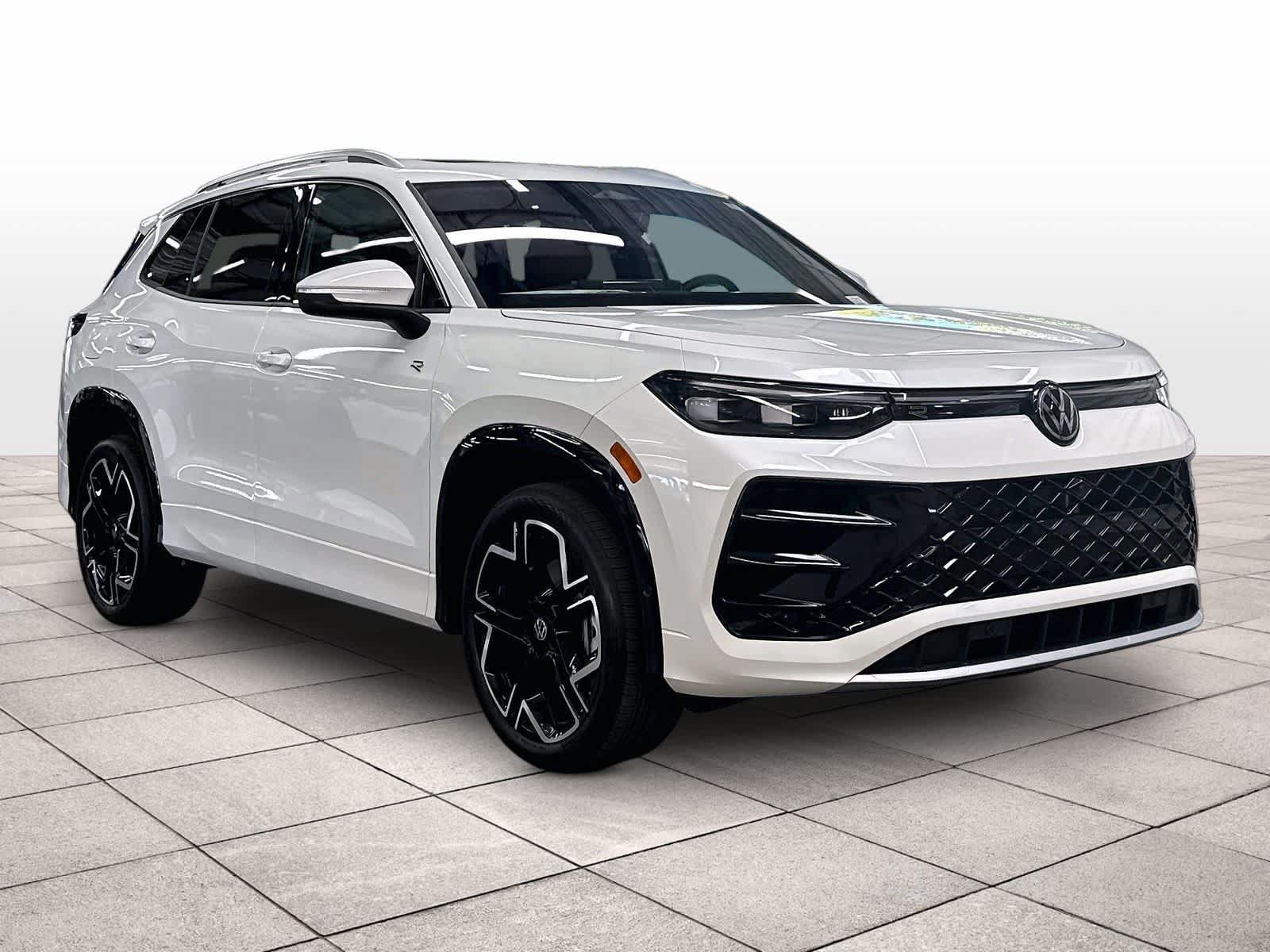 New 2026 Volkswagen Tiguan SEL R-Line AWD/4WD image 2