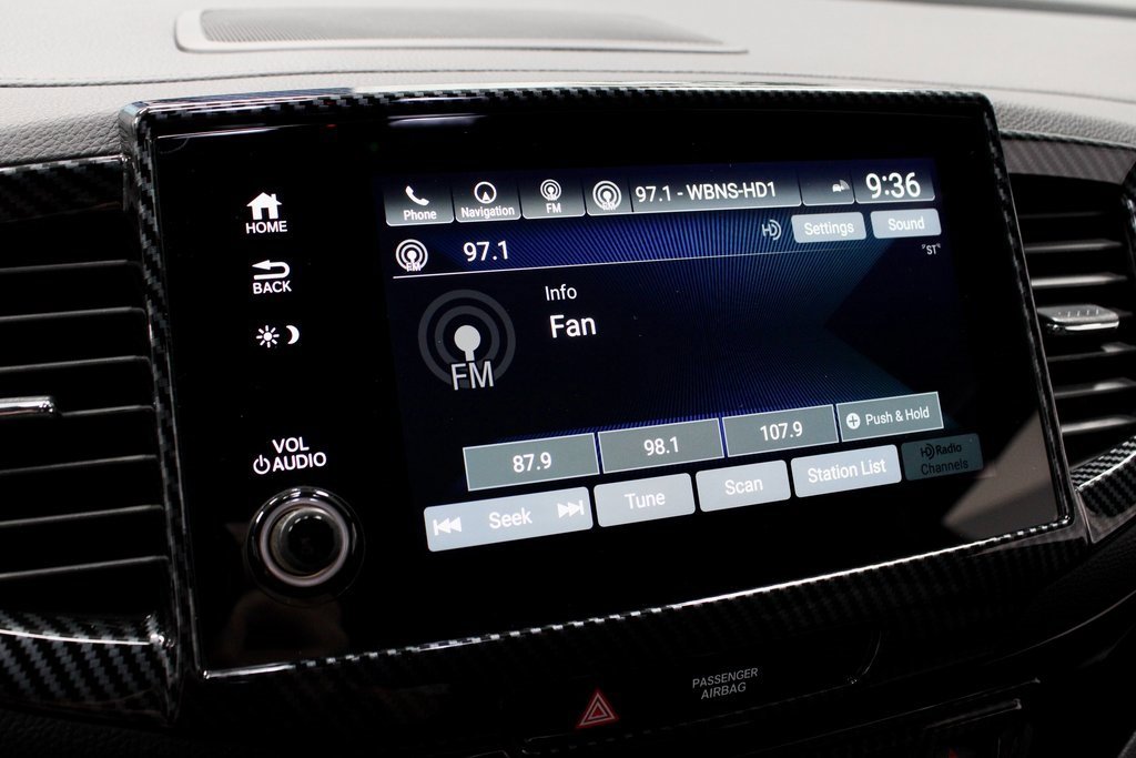 Used 2025 Honda Passport Black Edition image 3