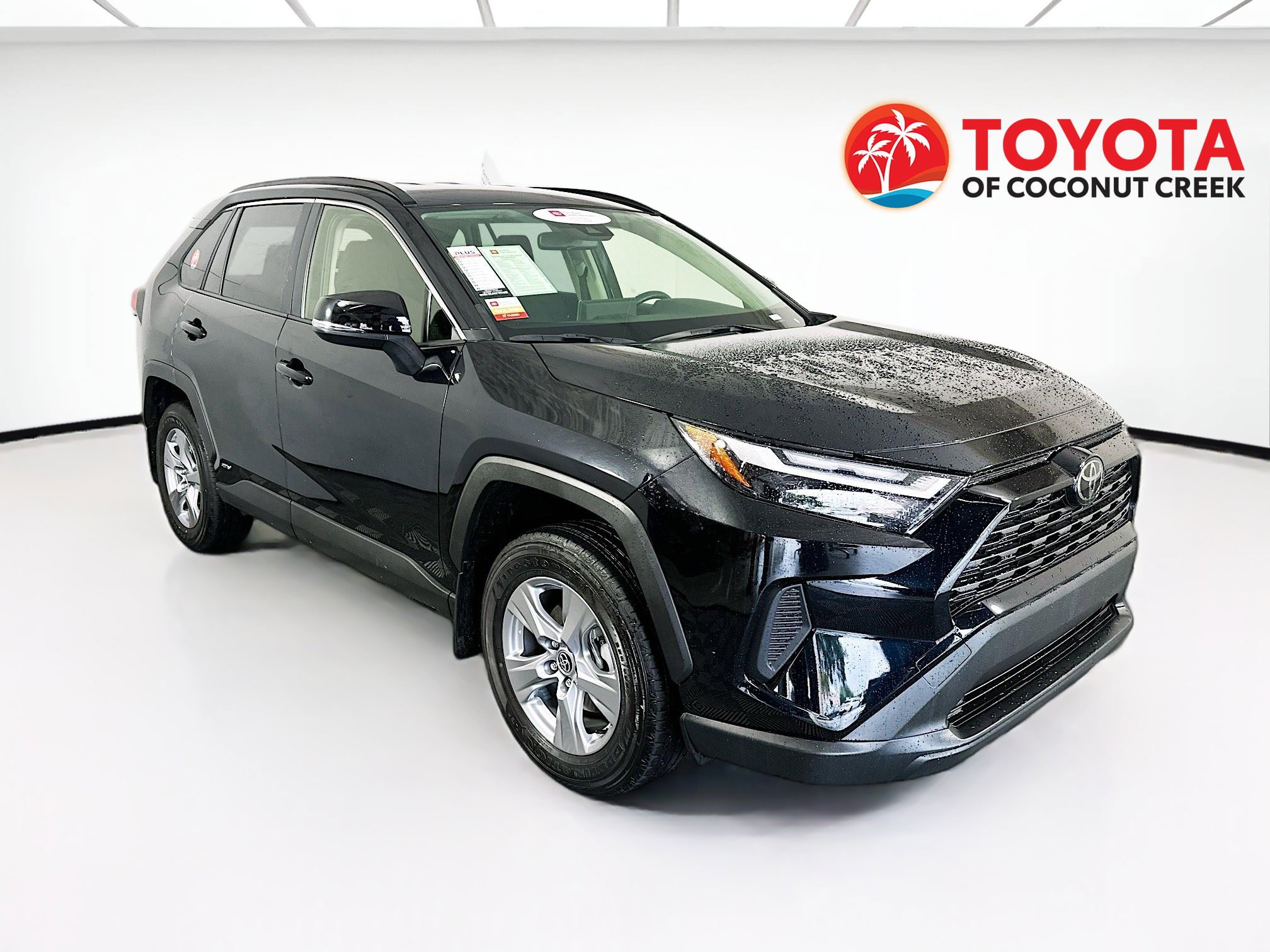 Used 2025 Toyota RAV4 LE AWD/4WD image 1