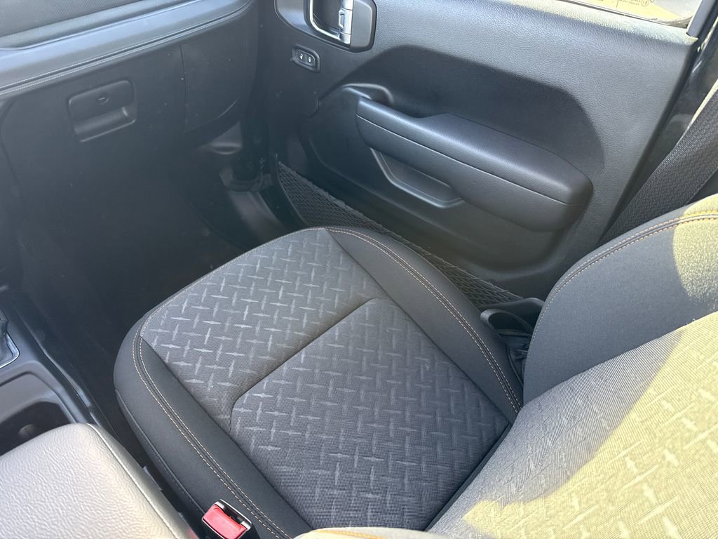 Used 2025 Jeep Gladiator Mojave AWD/4WD image 16
