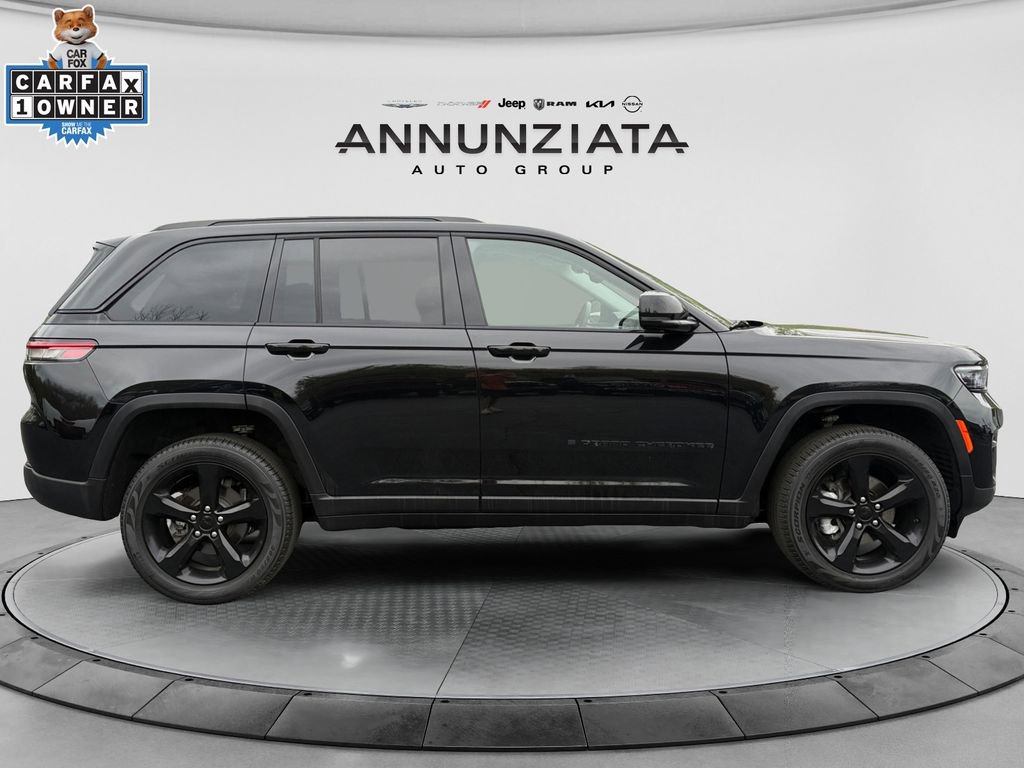 Used 2023 Jeep Grand Cherokee Limited w/ Black Appearance Package AWD/4WD image 6