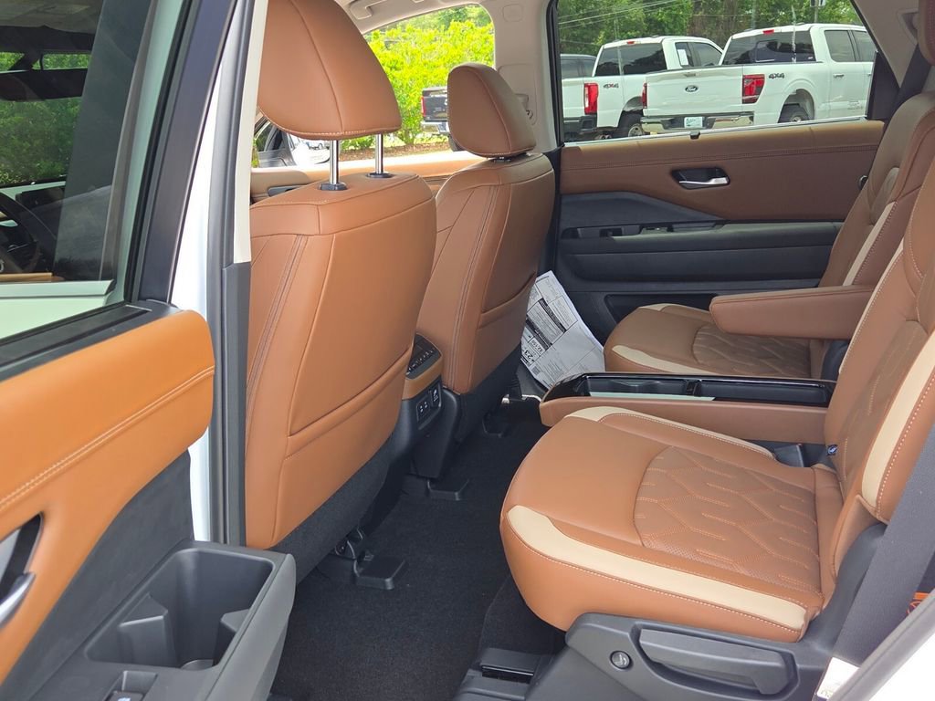 New 2026 Nissan Pathfinder Platinum FWD image 5