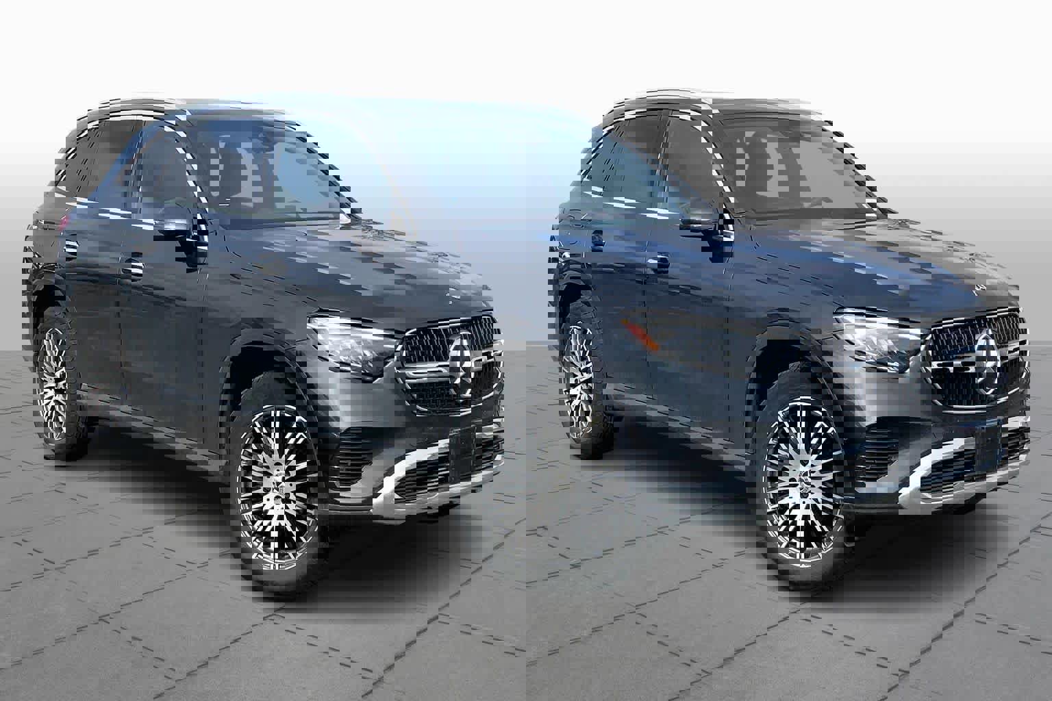 Used 2024 Mercedes-Benz GLC 300 4MATIC image 2