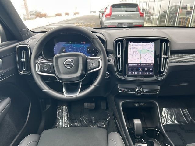 Certified 2025 Volvo XC40 B5 Plus AWD/4WD image 18