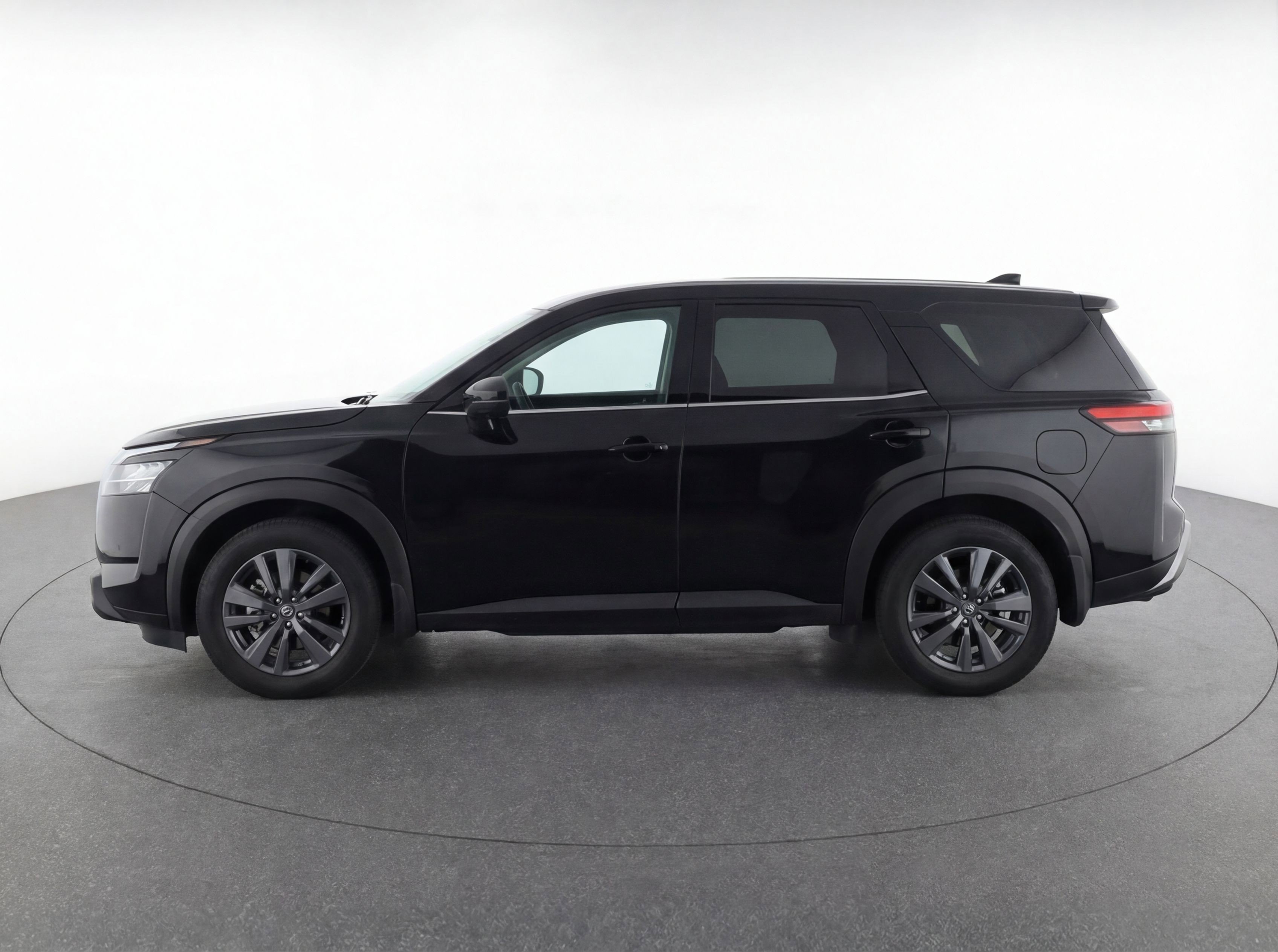 Used 2024 Nissan Pathfinder S FWD image 5