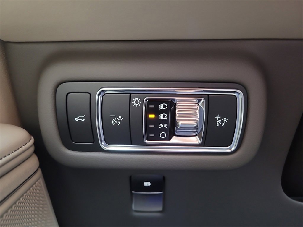 Certified 2025 Lincoln Nautilus Premier image 27