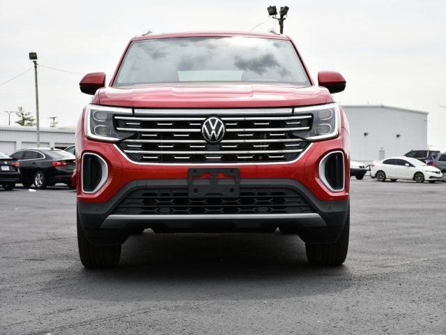 Used 2024 Volkswagen Atlas SEL AWD/4WD image 2