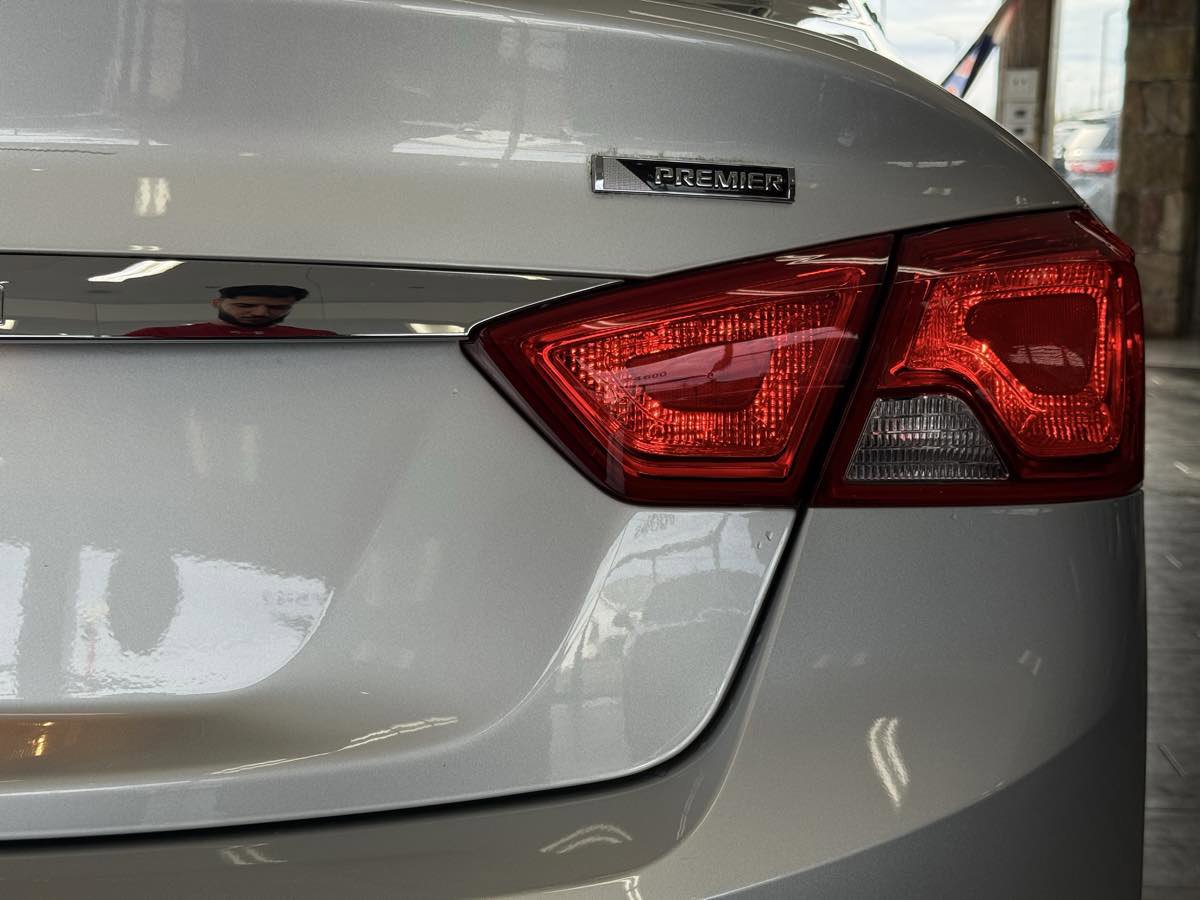 Used 2019 Chevrolet Impala Premier w/ Premier Confidence Package FWD image 12