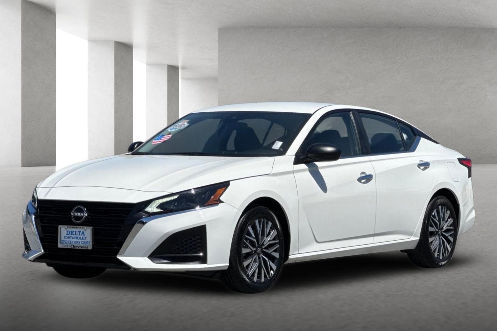 Used 2025 Nissan Altima 2.5 SV FWD image 8