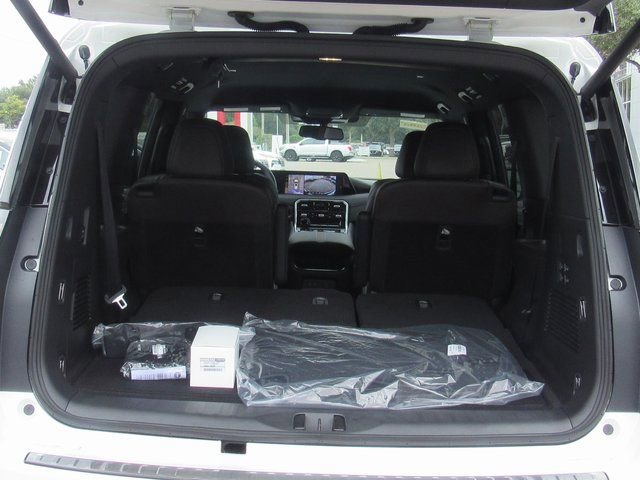 New 2026 Nissan Armada SL w/ Captain's Chari Seat Package image 5