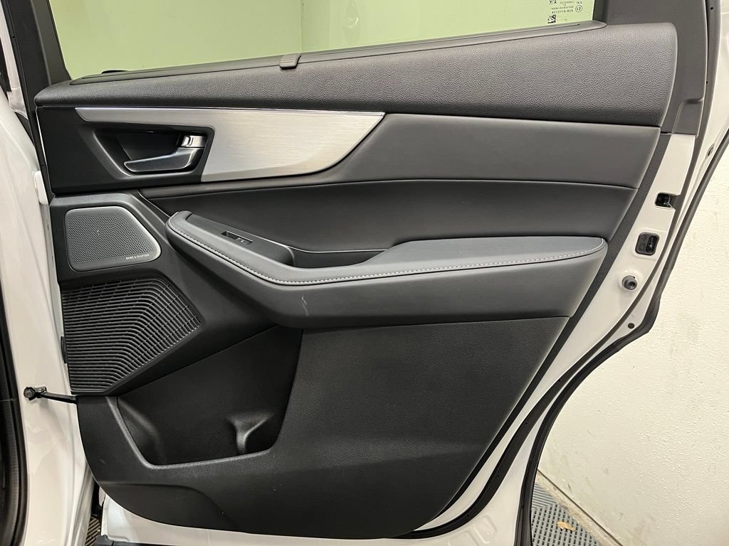 Certified 2025 Acura MDX SH-AWD w/ Technology Package image 18