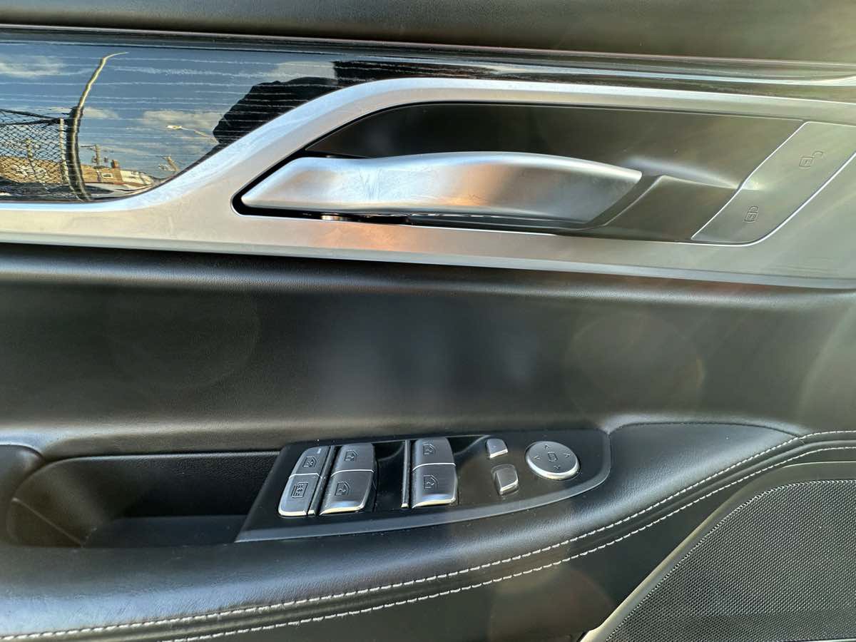 Used 2022 BMW 750i xDrive w/ Luxury Rear Seating Package AWD/4WD image 32