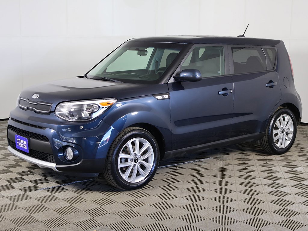 Used 2017 Kia Soul + image 5