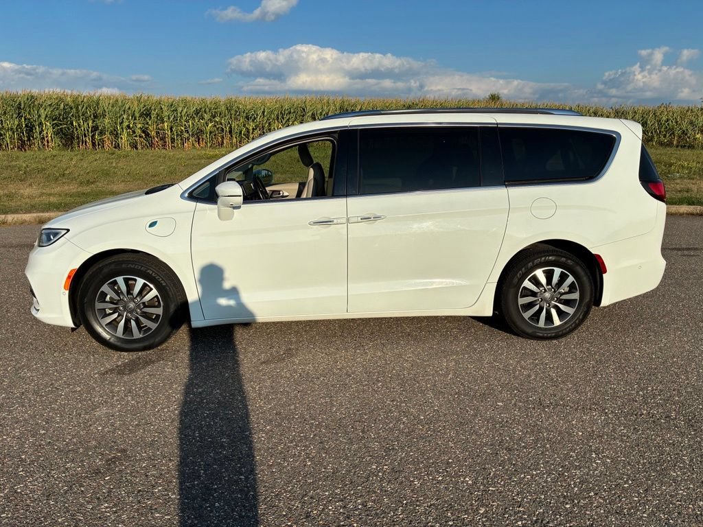 Used 2021 Chrysler Pacifica Touring-L FWD image 5