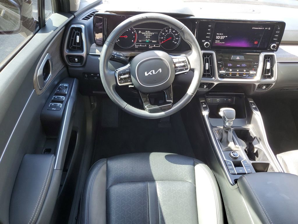 Certified 2023 Kia Sorento EX w/ Panoramic Sunroof Package image 13