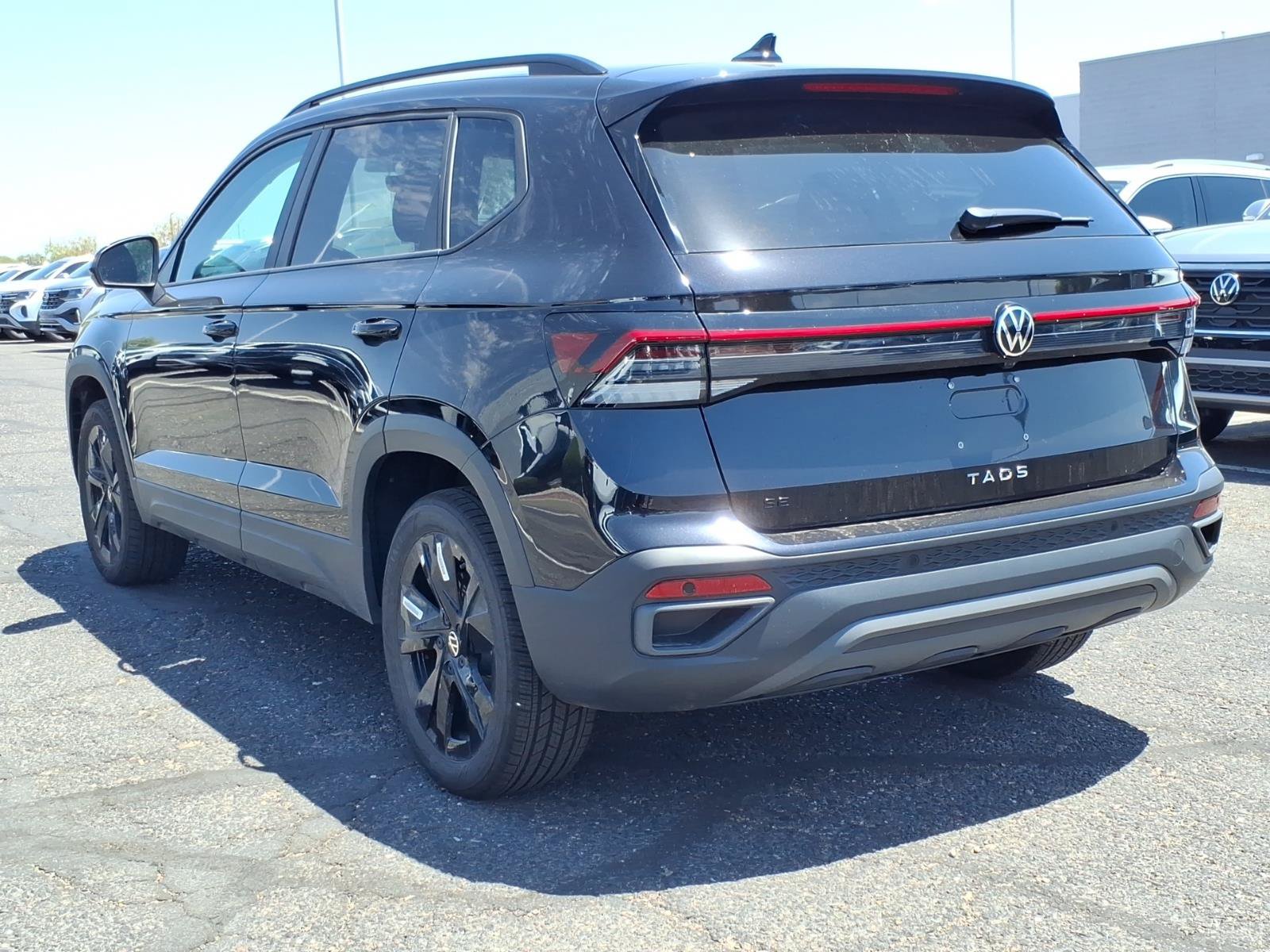 New 2026 Volkswagen Taos SE FWD image 4