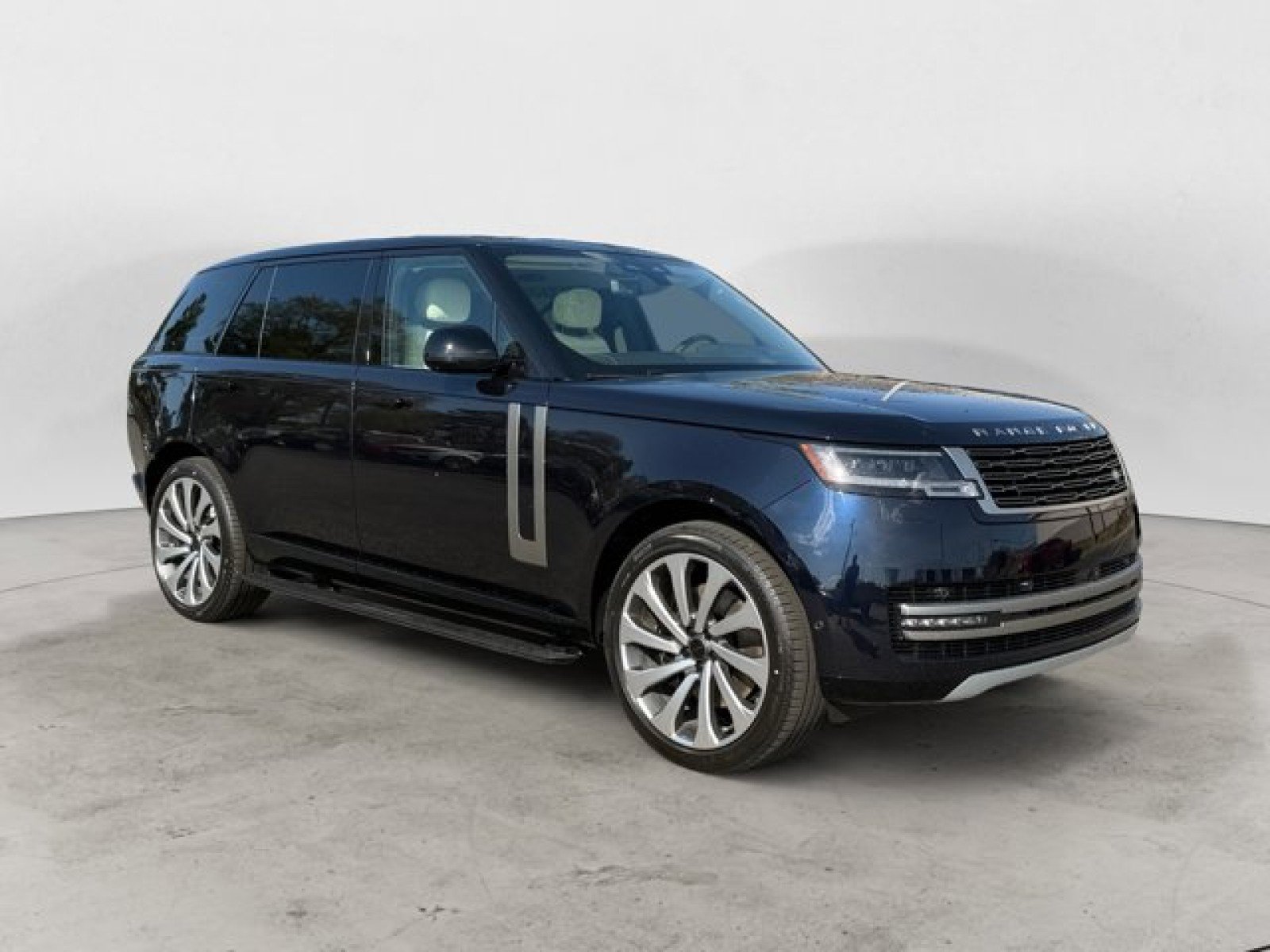 New 2026 Land Rover Range Rover Long Wheelbase SE AWD/4WD image 2