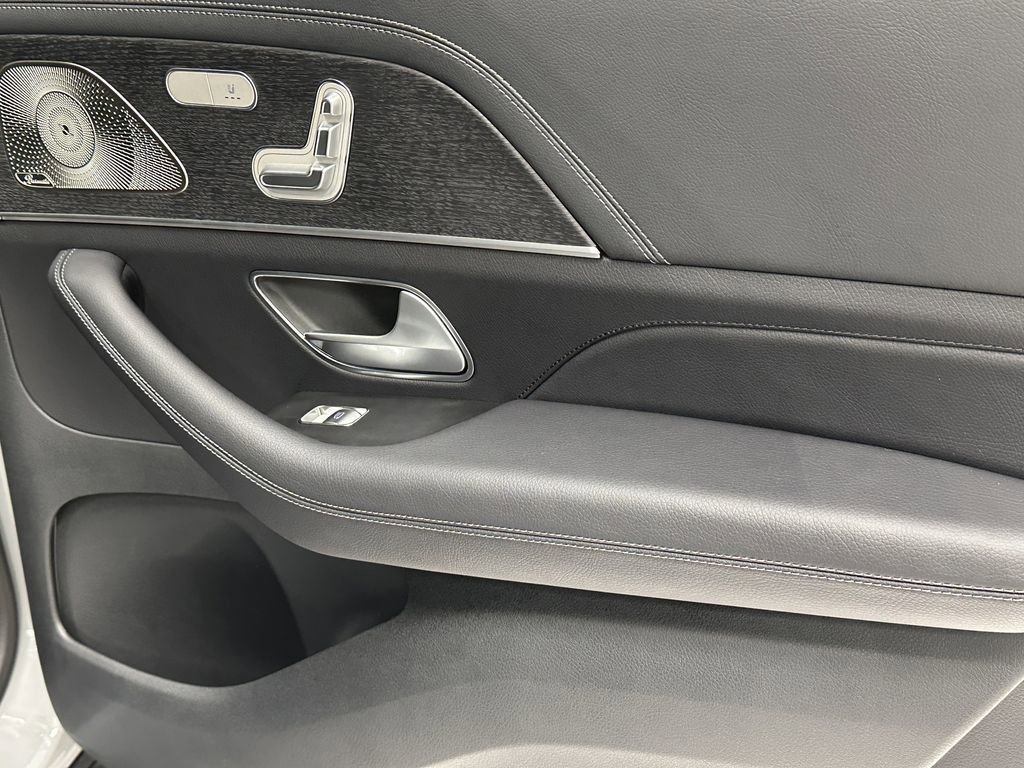 New 2026 Mercedes-Benz GLS 580 4MATIC image 19