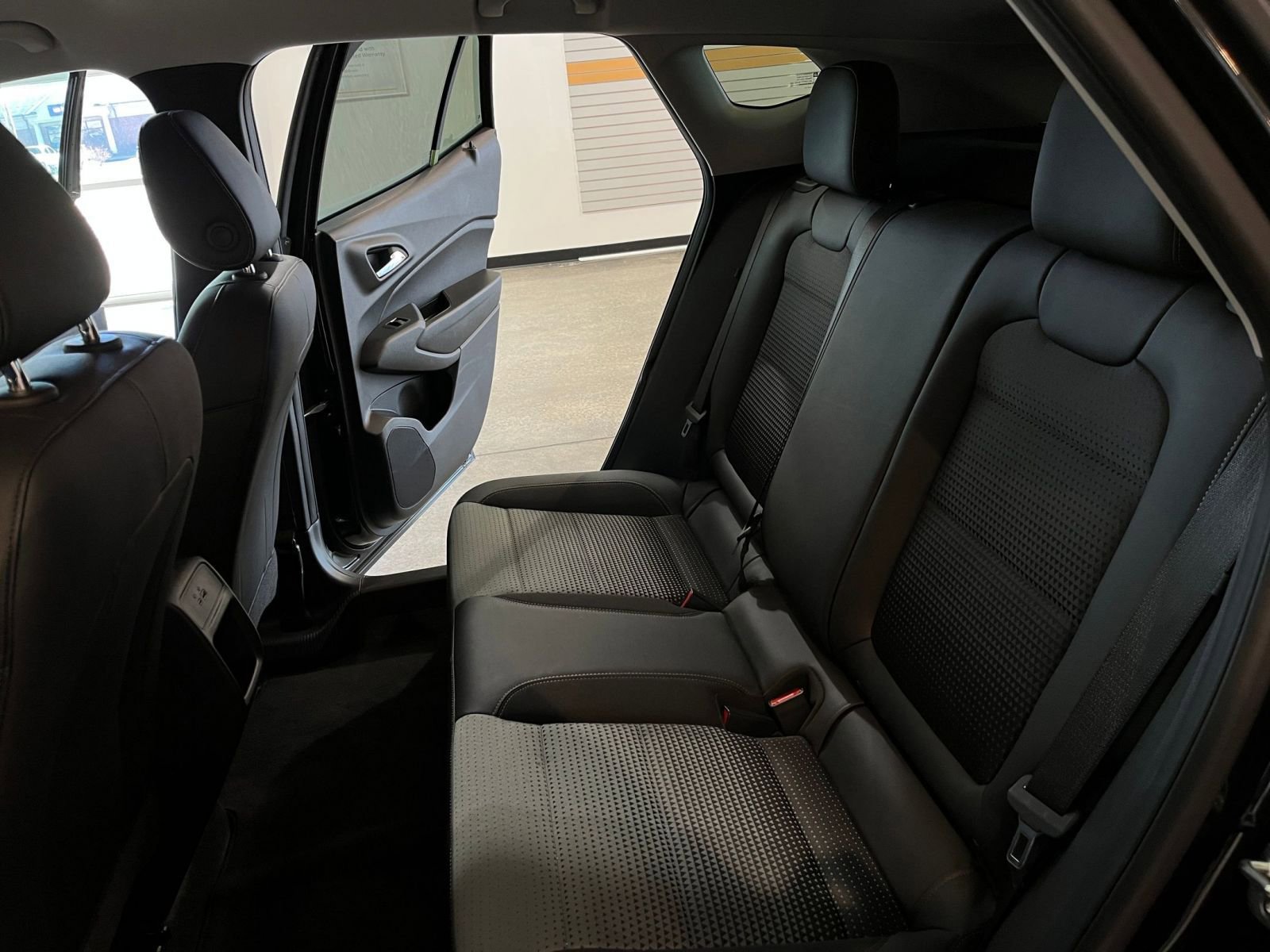 Used 2025 Chevrolet Trax LT w/ LT Convenience Package FWD image 38