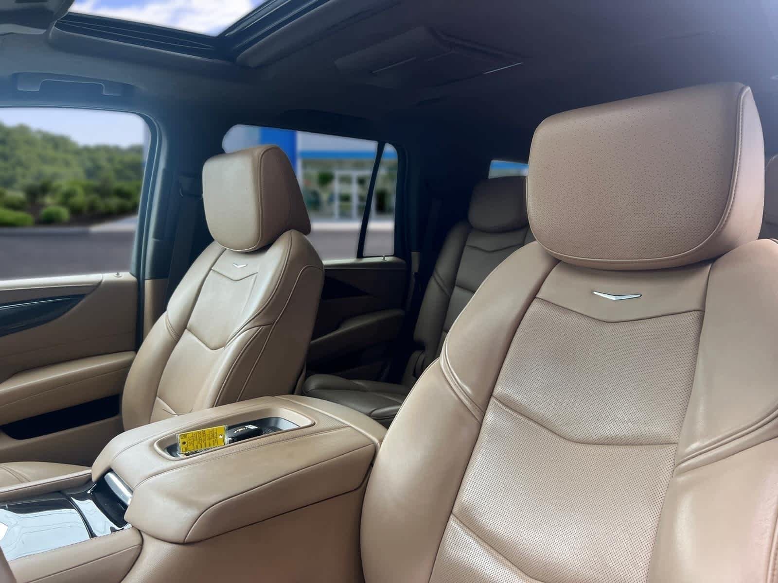 Used 2019 Cadillac Escalade Platinum AWD/4WD image 13