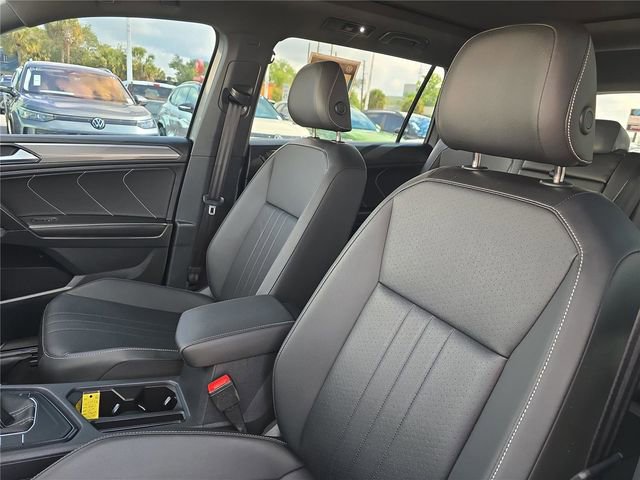 Used 2023 Volkswagen Tiguan SE R-Line FWD image 18