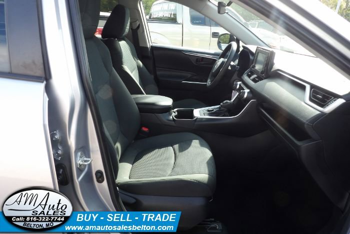 Used 2022 Toyota RAV4 LE AWD/4WD image 18