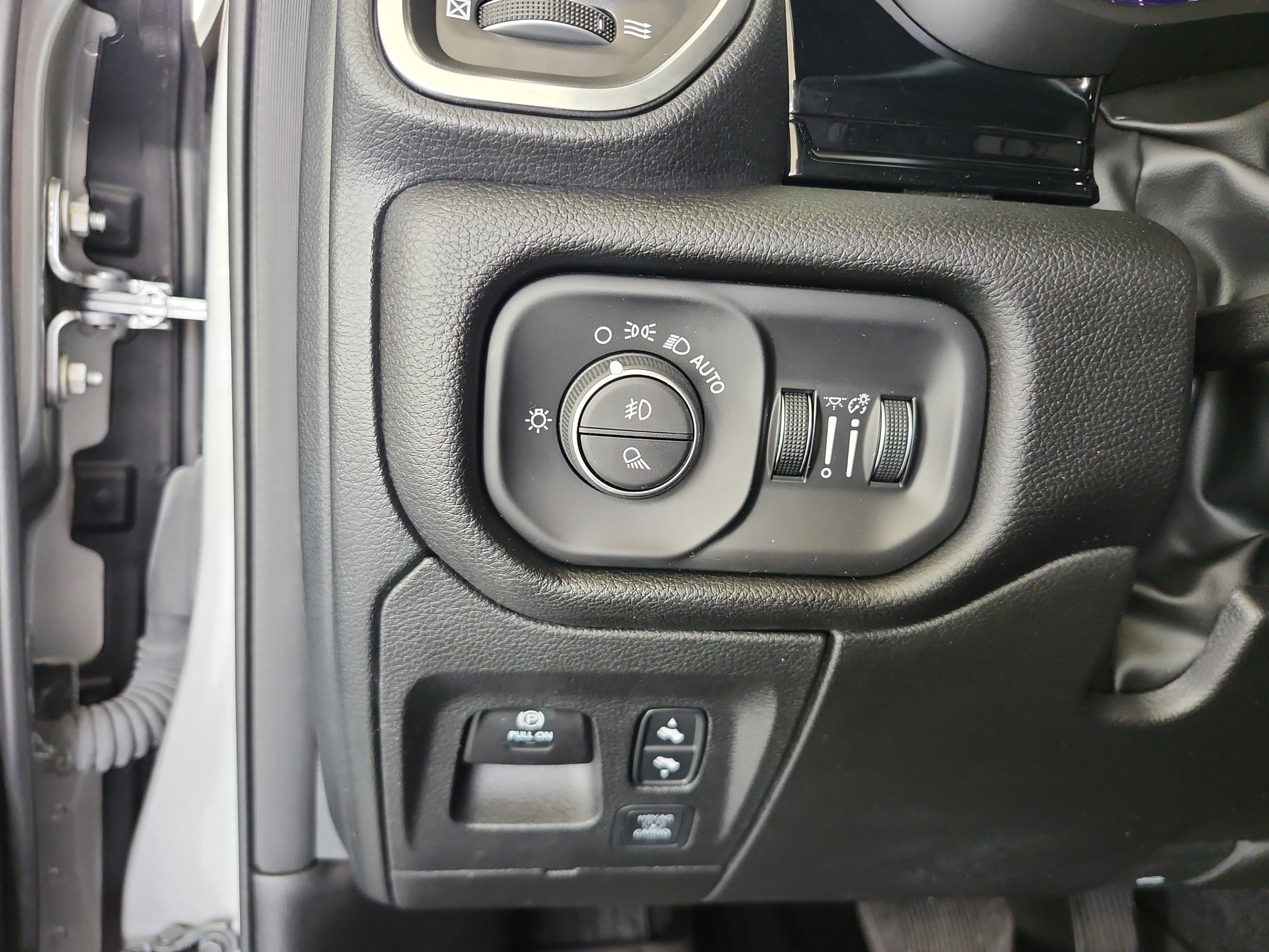 Used 2025 RAM 1500 Laramie w/ Night Edition AWD/4WD image 14