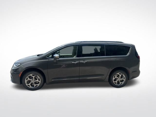 Used 2021 Chrysler Pacifica Limited AWD/4WD image 2